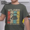 Wilder as die Wildtuin T-hemp vir seuns van katoen – lig, duursaam en vinnig-droog. Ideaal vir aktiewe en avontuurlustige seuns.